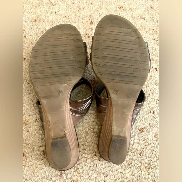 ✨Host Pick✨ Sandler Bronze Leather Mules Size 36 - Picture 3 of 7